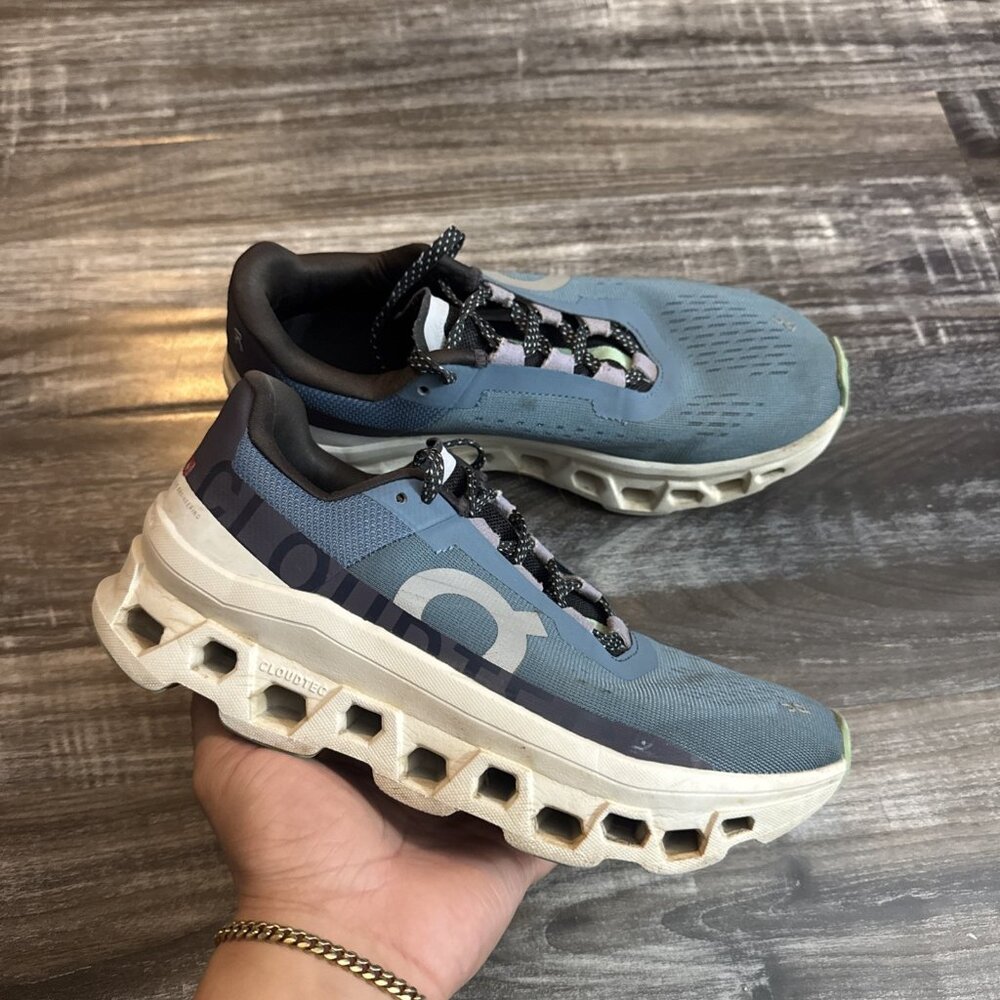 On Cloud monster Women’s Teal Blue Size 7.5 Running Shoes Comfort